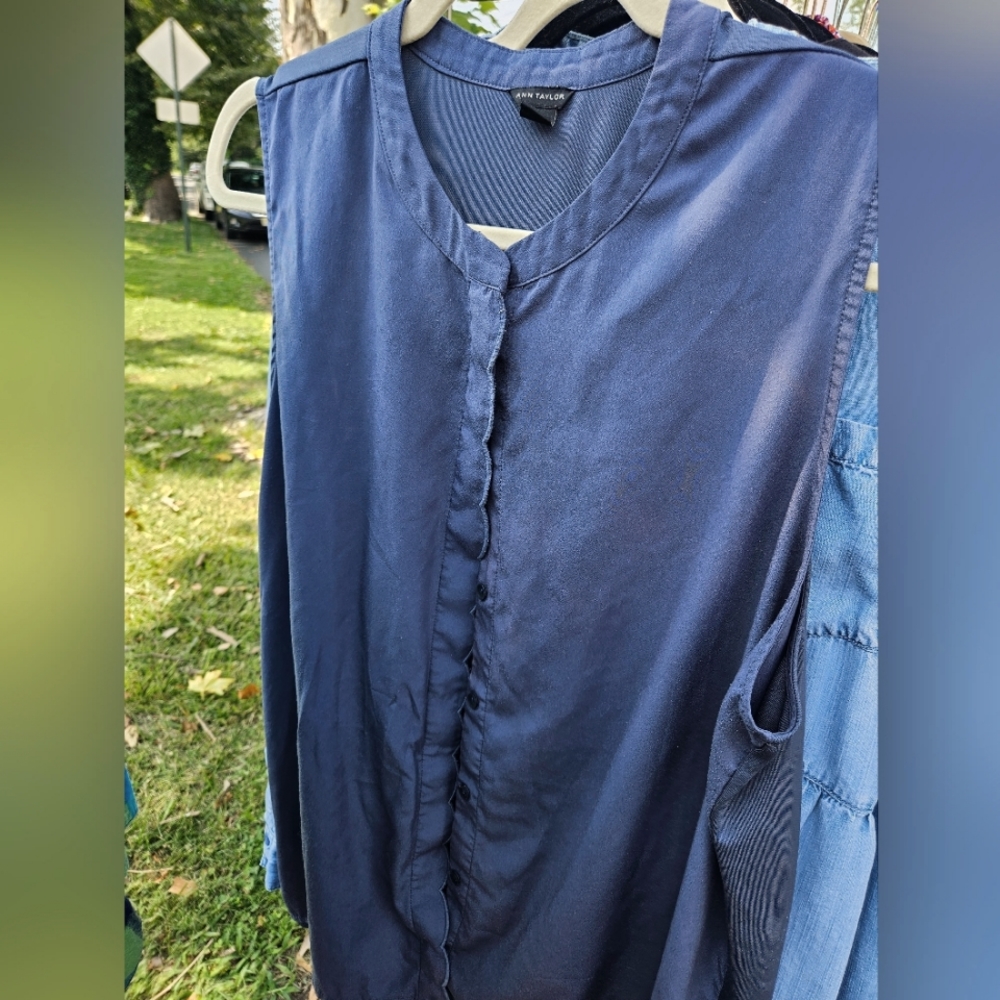 🌸2 for $10🌸 Ann Taylor ruffles blouse